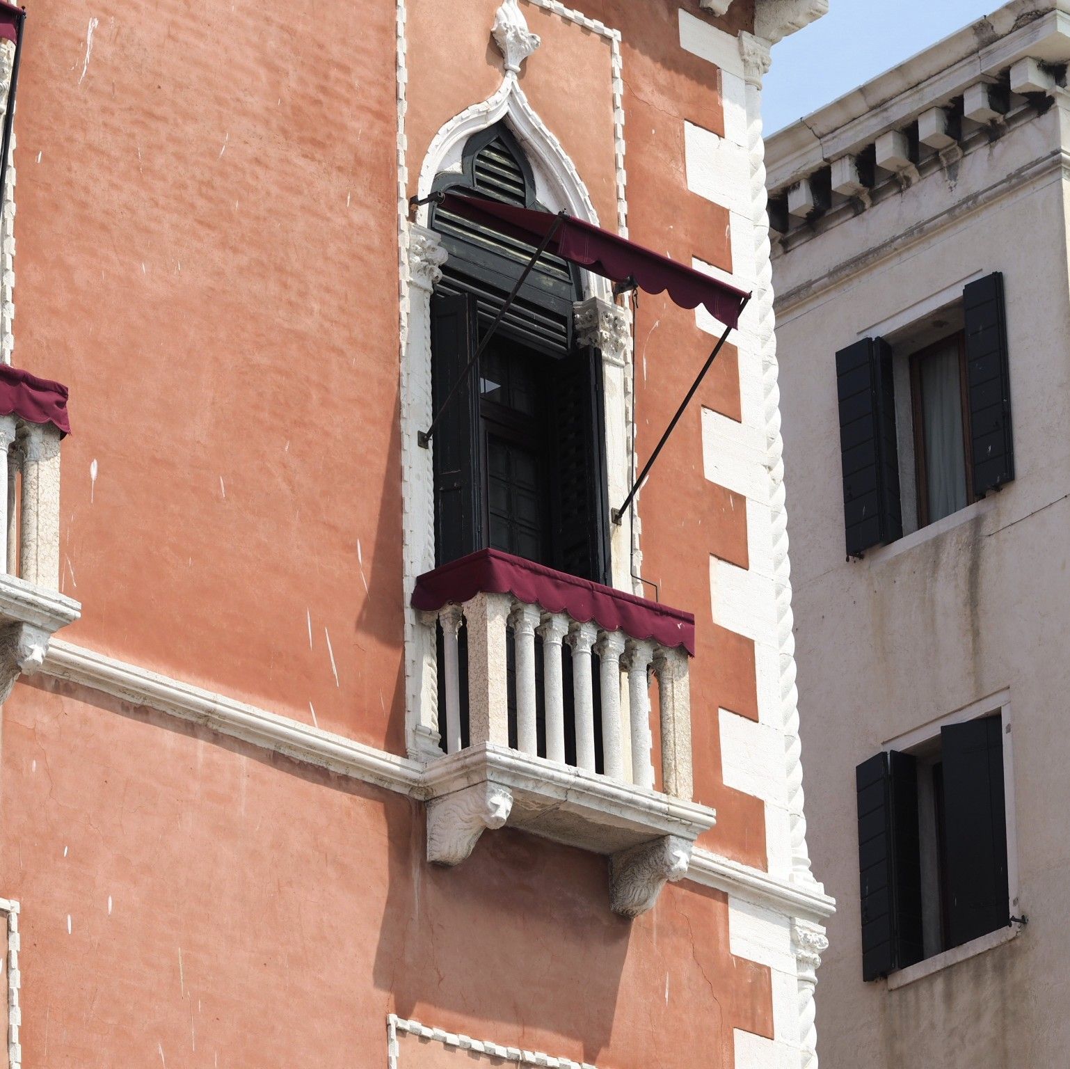En liten fransk balkong.