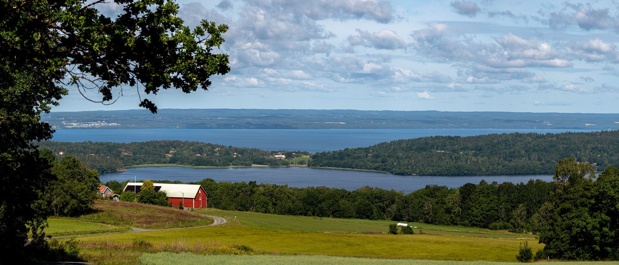Landsjön och Vättern sett från höjden vid Måla kulle