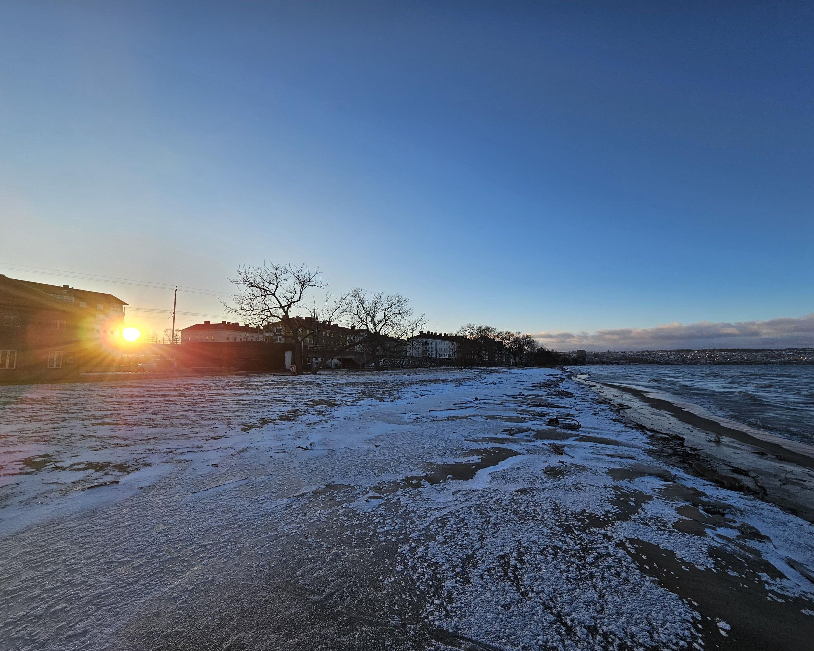 Vätterstranden täckt av is